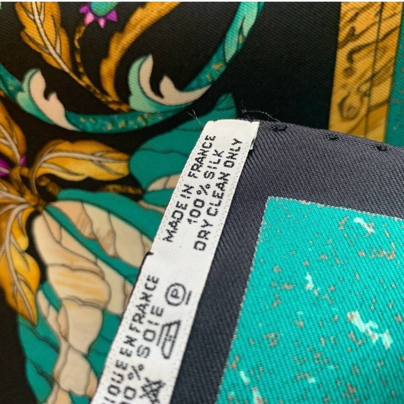 Hermes 100% Silk scarf, bird motif. Full inclusion. - Picture 6 of 12